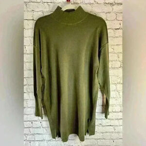 Steve Madden Women’s oversize Sweater - XS - Olive Green NWT.